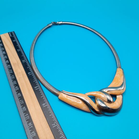 Vintage Beige Enamel Necklace, Omega Chain, 1980s Vintage Jewelry - Picture 10 of 11